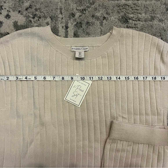 Two-Piece Luxurious Loungewear Set Pullover Top & Wide Leg Pants Size Small - Picture 3 of 7